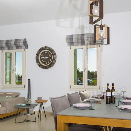 In Blue Logaras Πίσω Λιβάδι